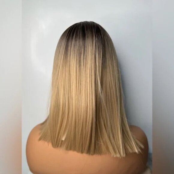 Balayage Blonde Short Wig with bangs - Picture 6 of 6